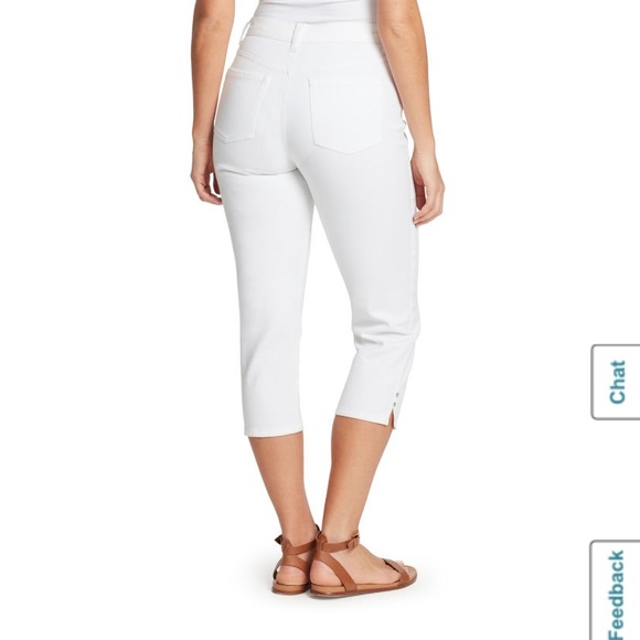 Amanda Capris - Picture 2 of 5